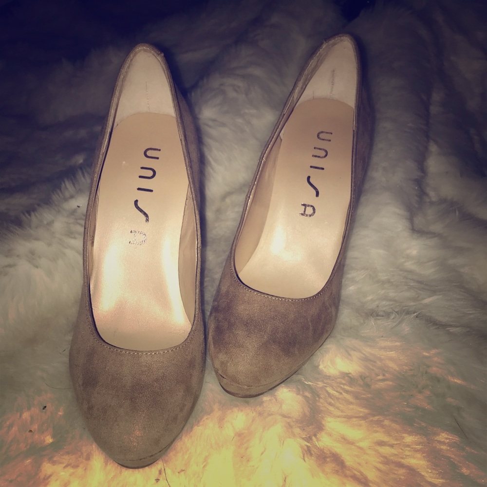 Unisa Tan heels
